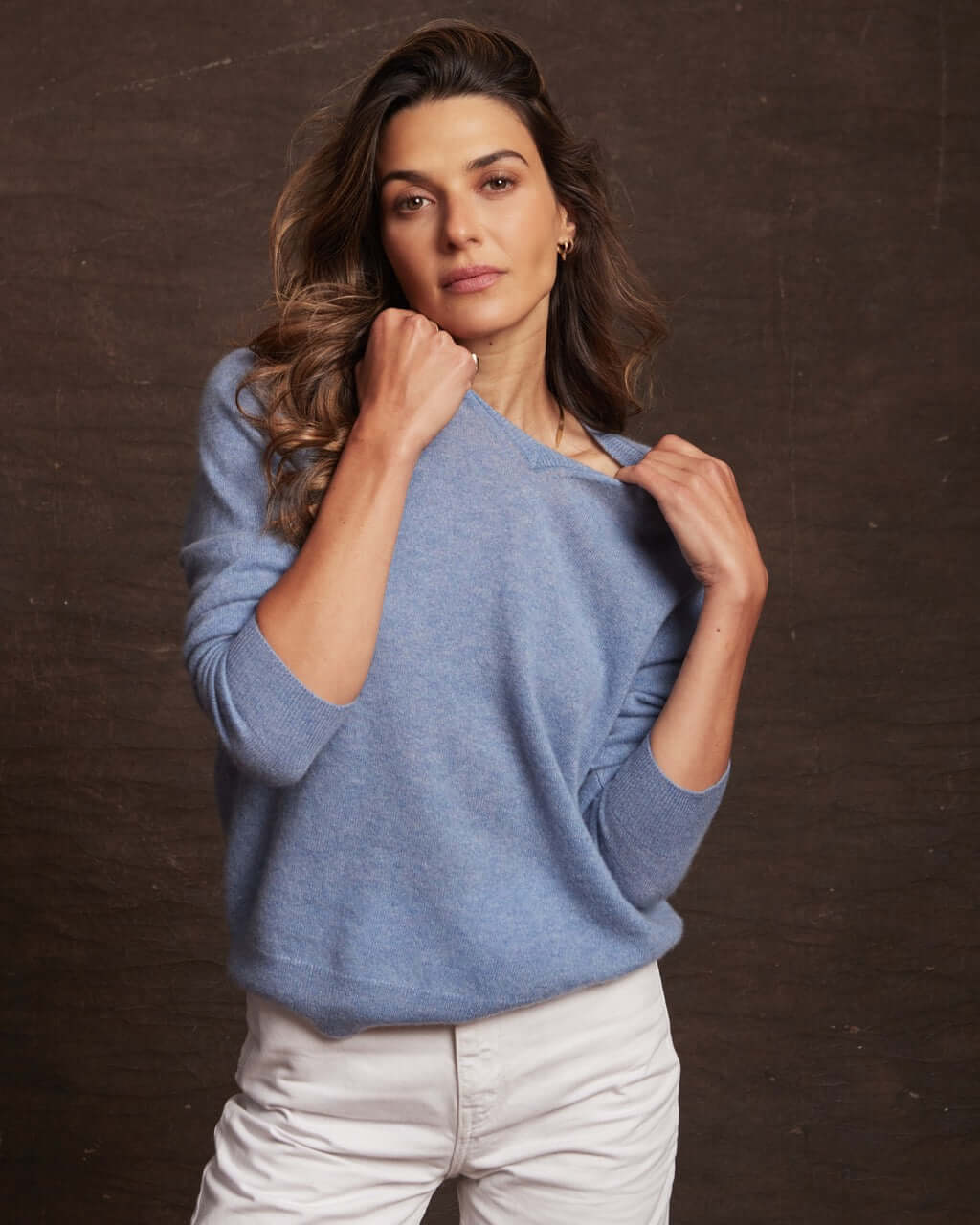 Women's Cashmere Long Sleeve Solid Vee In Chambray Heather