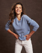 Women's Cashmere Long Sleeve Solid Vee In Chambray Heather