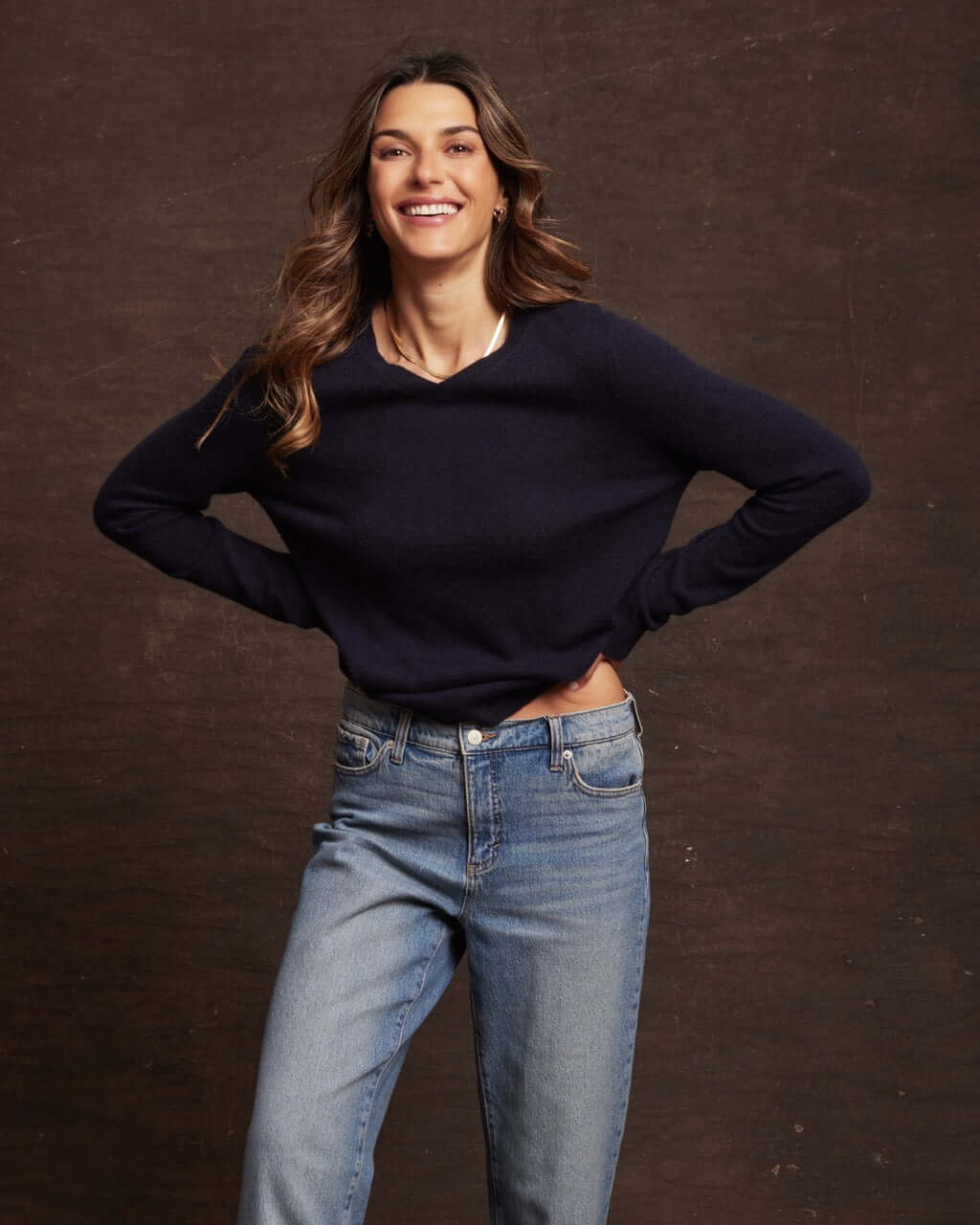 Women's Cashmere Long Sleeve Solid Vee In Dark Navy