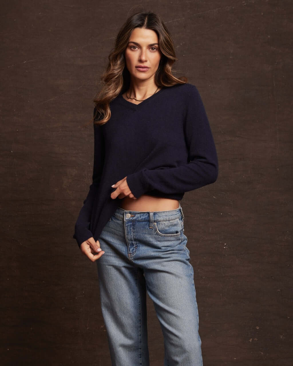 Women's Cashmere Long Sleeve Solid Vee In Dark Navy