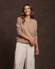 Women's Cashmere Long Sleeve Solid Vee In Taupe Heather