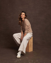 Women's Cashmere Long Sleeve Solid Vee In Taupe Heather