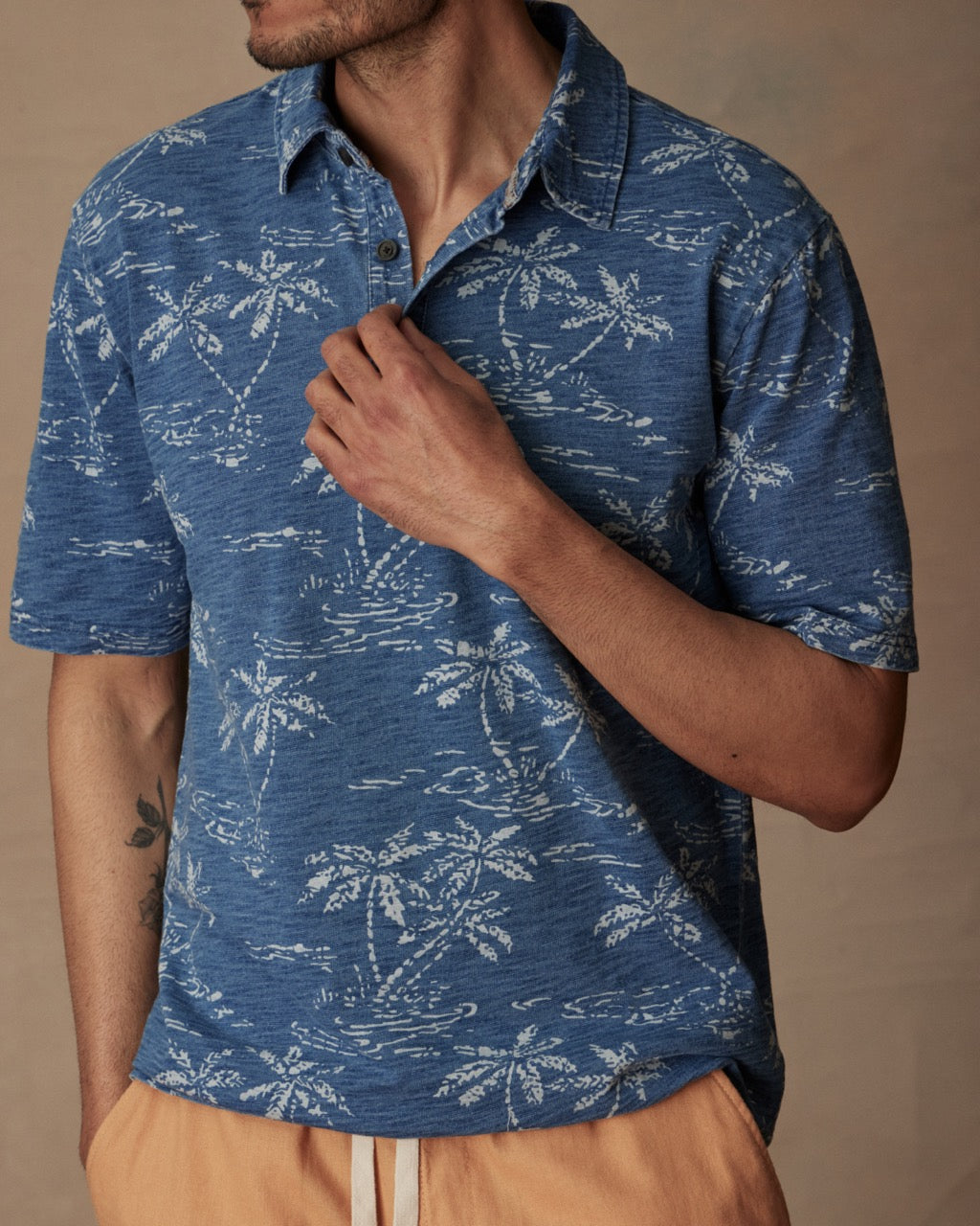 Short Sleeve Printed Polo Shirt in Dark Indigo